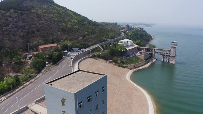 官厅水库-周边建筑、公路、大山航拍