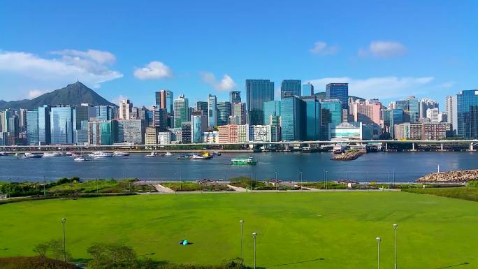 旋转拍摄沿海城市香港