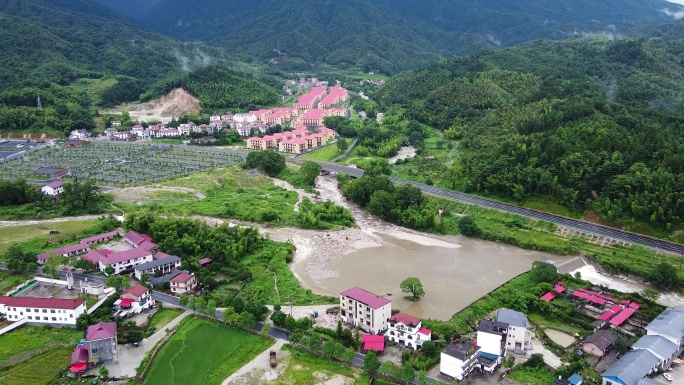 航拍江西安福武功山山脚村庄