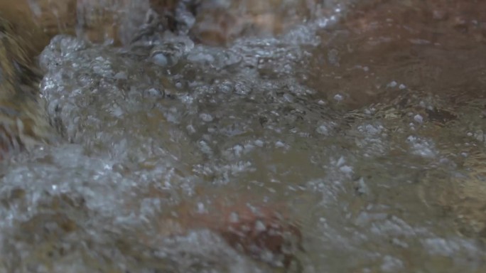 升格拍摄溪流山泉水