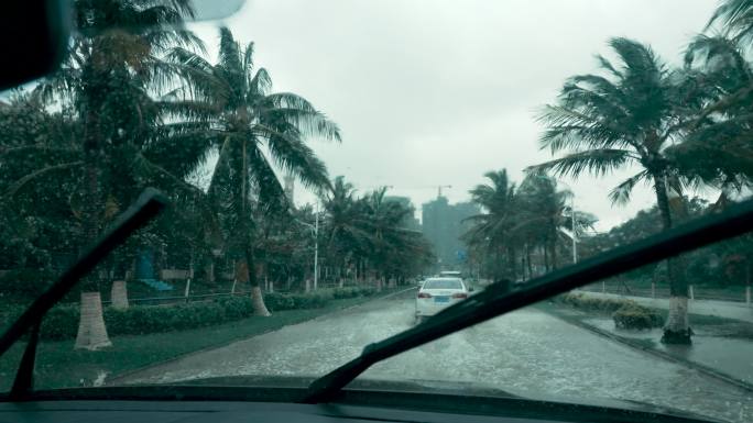 台风天涉水开车