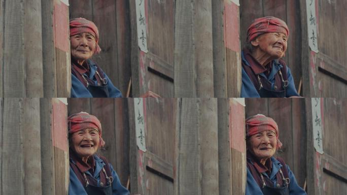 坐在门口微笑的四川农村老人