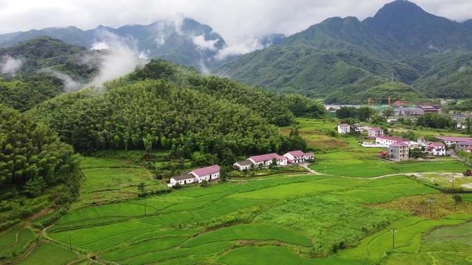 航拍武功山山脚村庄