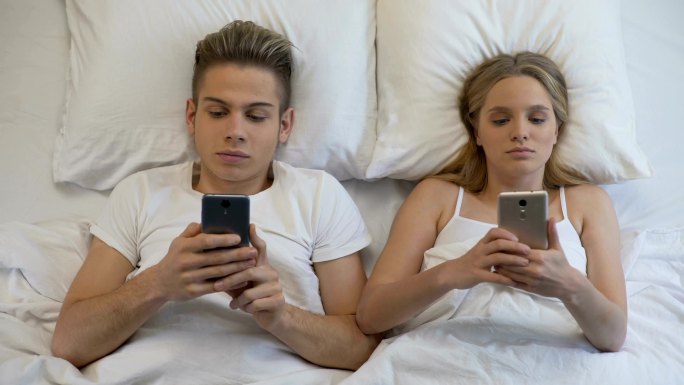 手机成瘾影响了夫妻关系