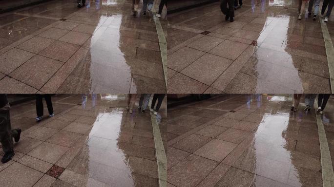 雨中漫步雨天街道行人