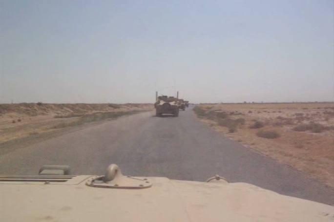 美军悍马车队在伊拉克北部