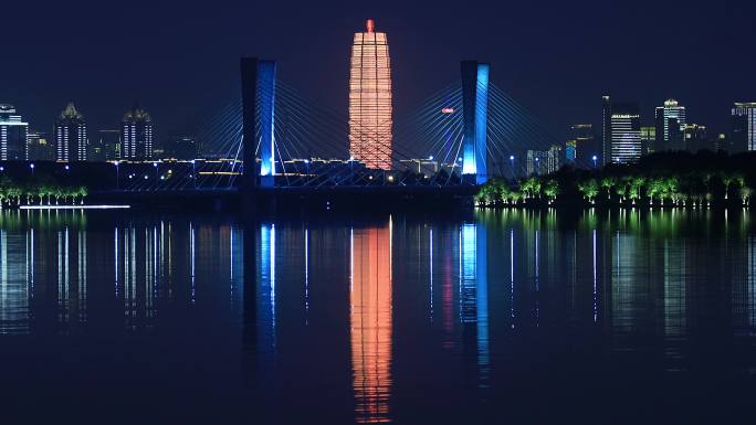郑州CBD大玉米夜景