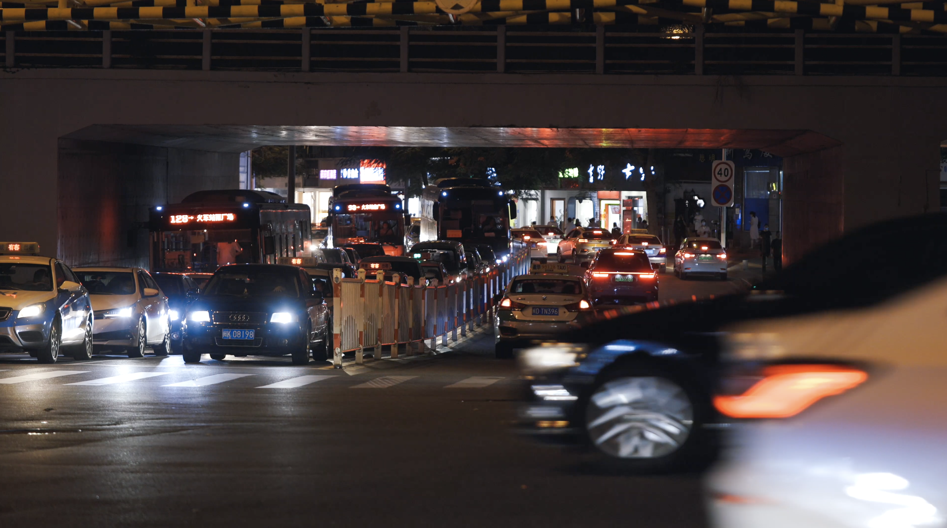 4k 夜晚 都市 车流 车来车往 穿梭