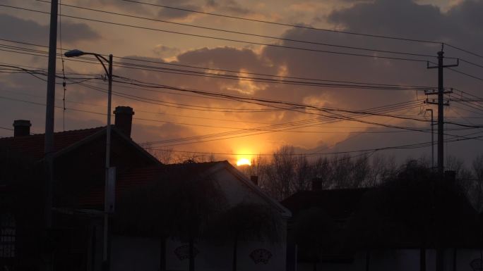 唯美屋前夕阳落下