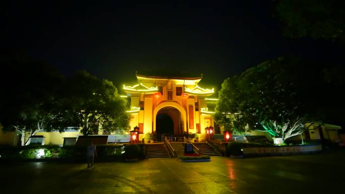 桂林靖江王府广西师范大学校门夜景