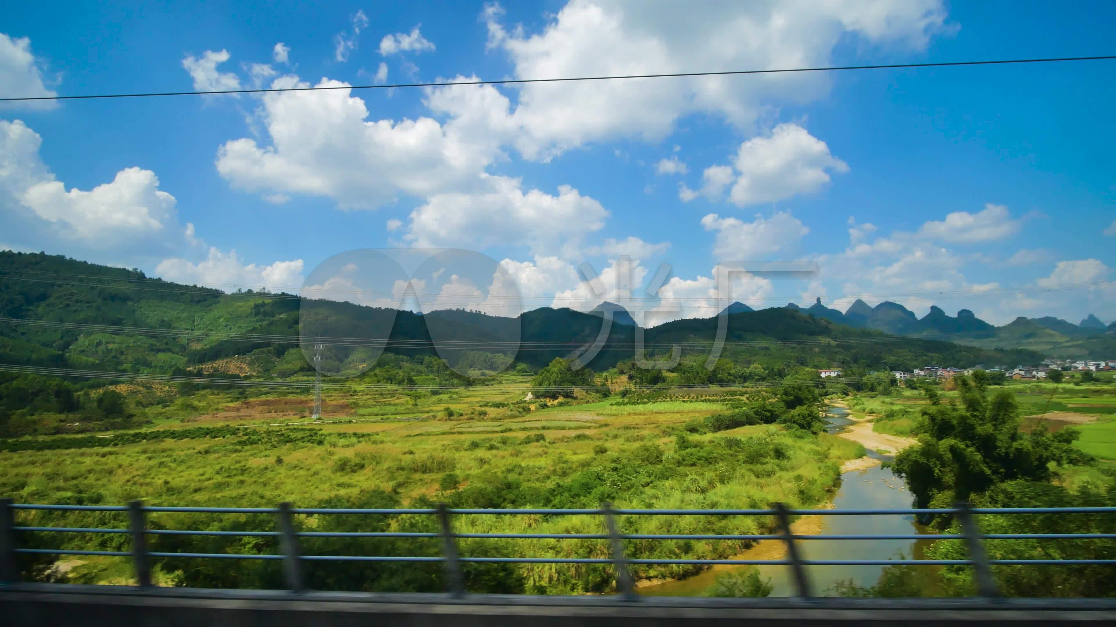 高速行驶的动车高铁火车窗外风景