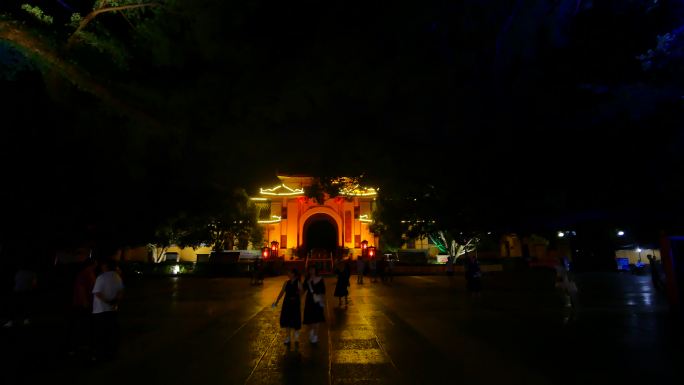 桂林靖江王府广西师范大学校门夜景