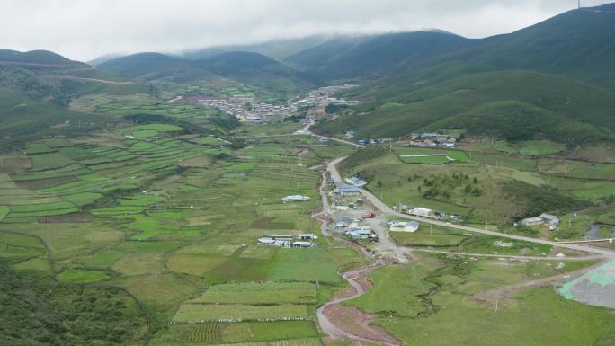 大凉山西昌解放沟乡村航拍青山村落公路4k