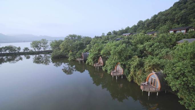 航拍建德富春开元芳草地乡村酒店