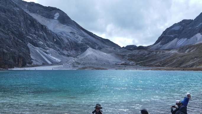 稻城亚丁牛奶湖航拍实景风景宣传视频