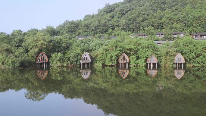 航拍建德富春开元芳草地乡村酒店