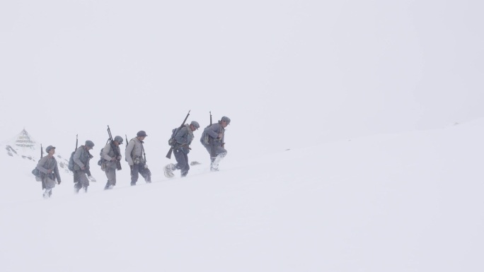 红军长征爬雪山过草地