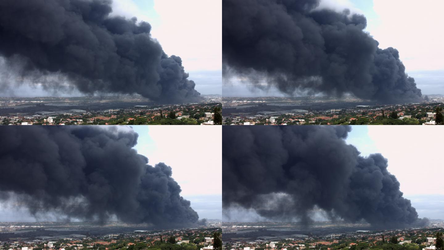 黑色有毒烟雾污染了德班市的大气。