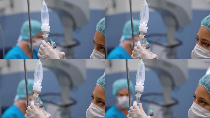 手术期间护士向静脉输液中添加药物