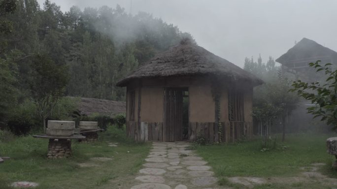 茅草屋石墨盘炊烟