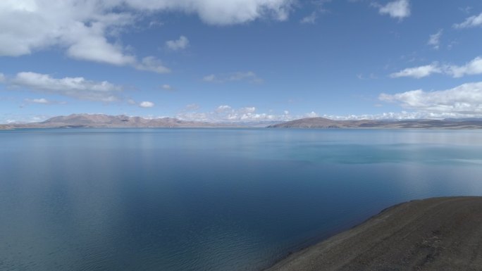 西藏圣湖 蓝天 阿里 神山 西藏  湖面