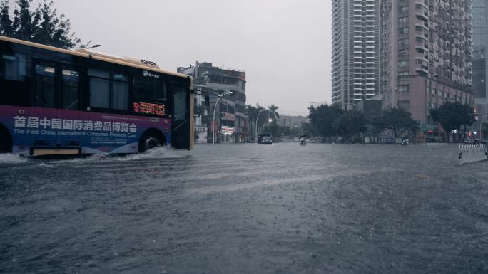 涉水行车-慢镜头