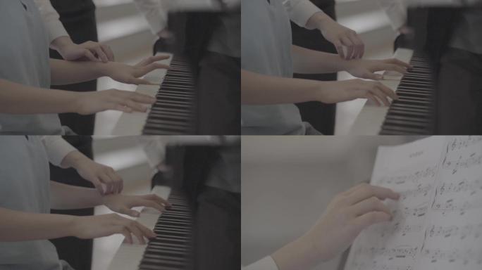 老师教学生弹钢琴 乐谱