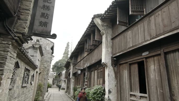 乌镇街头传统古建筑实景拍摄画面