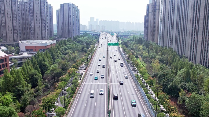 俯瞰城市内的道路