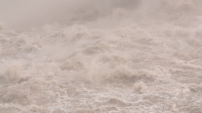 实拍黄河小浪底水库水浪水花