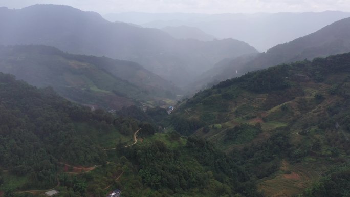 航拍雾气缭绕山区农村神秘村寨