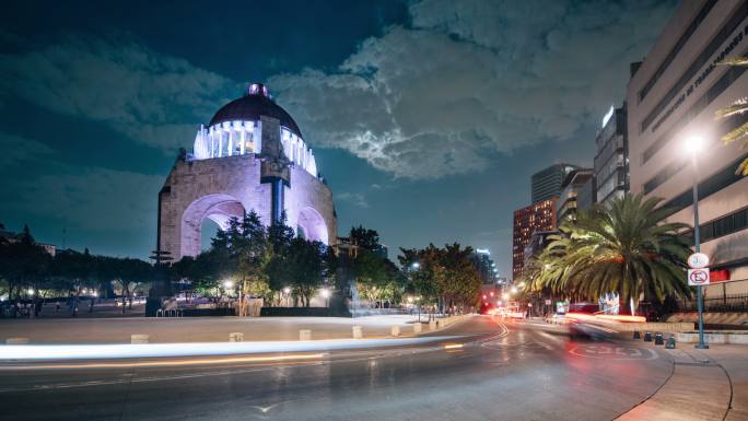 墨西哥城革命纪念碑周围交通的时间推移