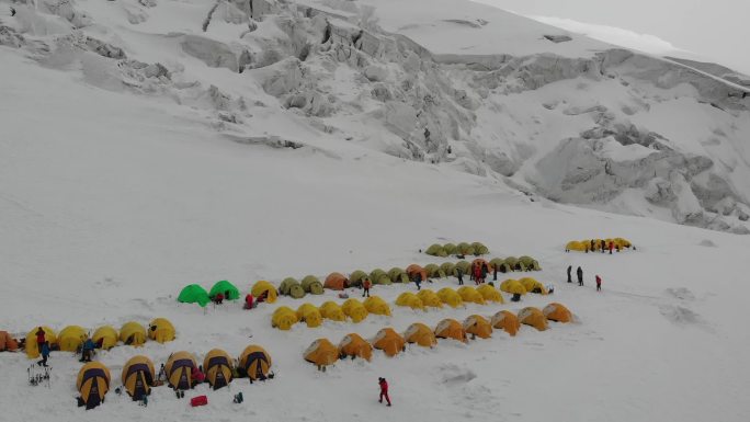 冰山之父：慕士塔格峰7564米C1营地