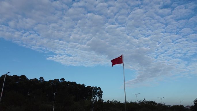 蓝天白云红旗