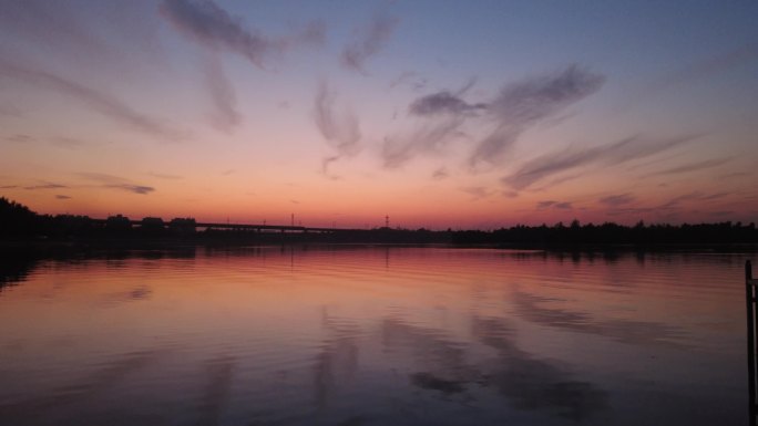 丁香湖天黑前的夕阳与晚霞