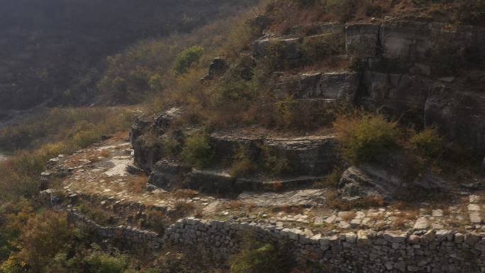 航拍焦作沁阳羊肠坂道石子路近景