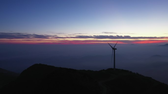 山顶朝阳朝霞日出，风力发电 4K航拍
