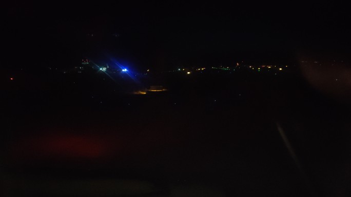 晚间飞机起飞窗外跑道拍摄-带空姐播音