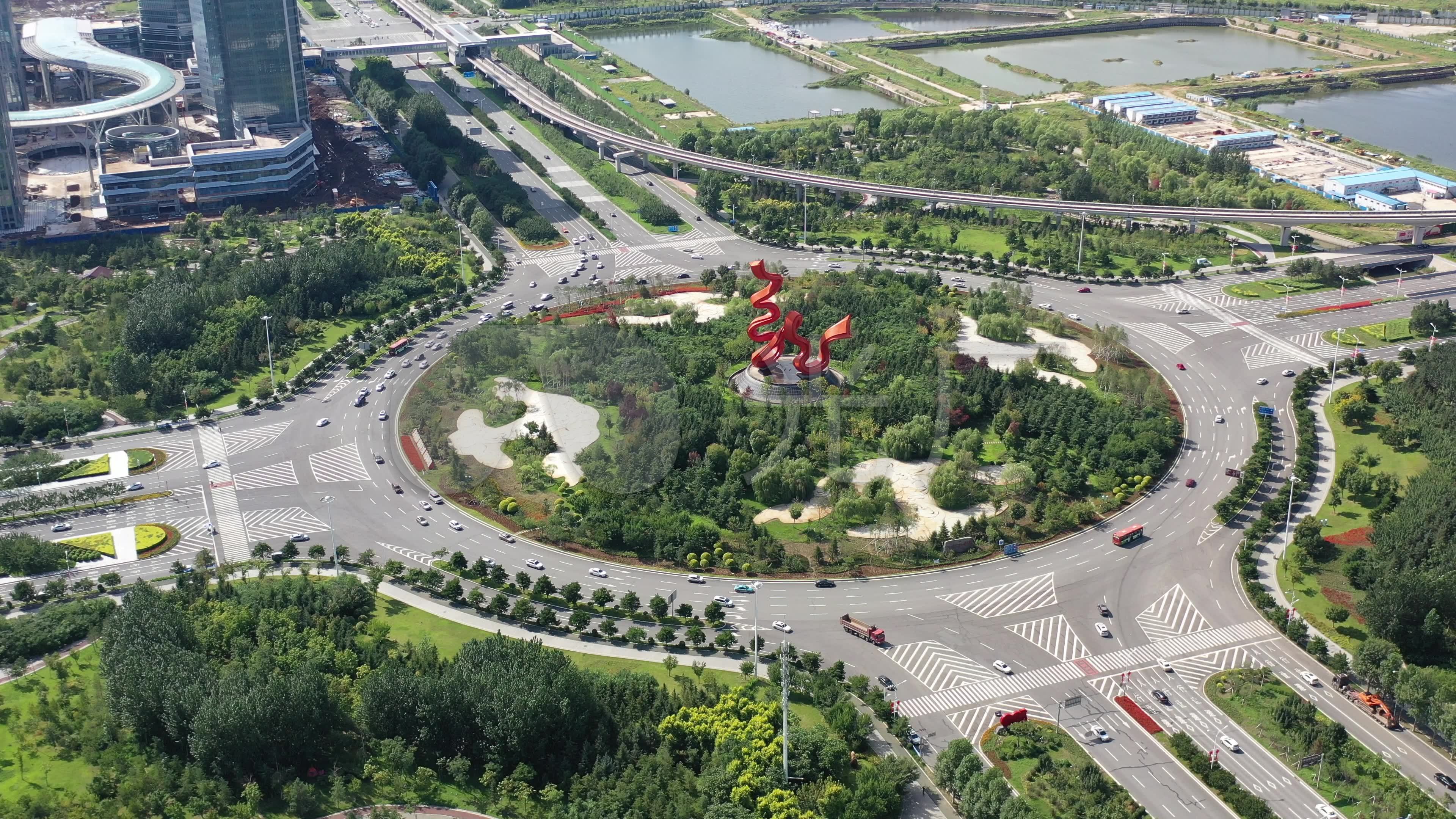 航拍长春龙翔广场和轻轨