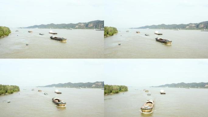 长江上的游船