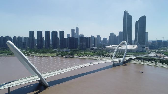 长江边大桥近景和城市环境商业中心航拍空镜
