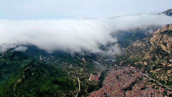 航拍崂山海边渔村延时平流雾