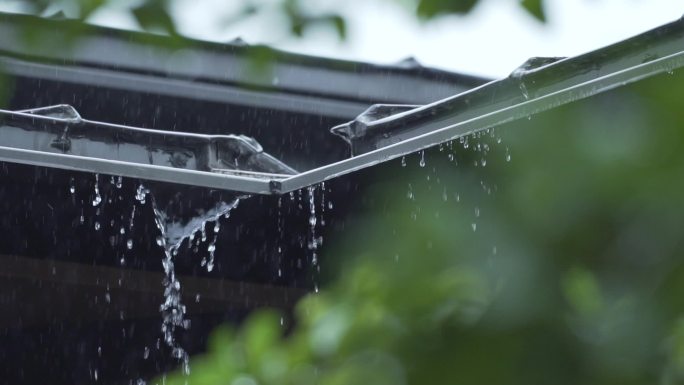 雨中屋檐