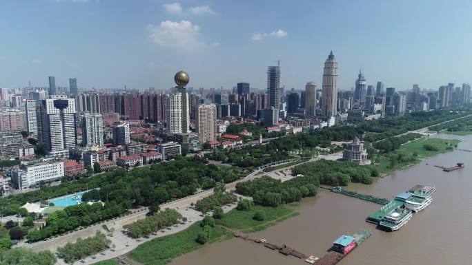 长江边城市环境以及建筑大楼航拍空镜远景