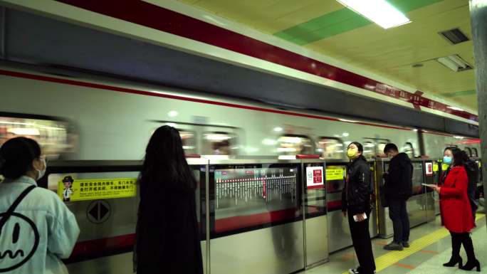 4K拍摄北京地铁站乘客候车乘车