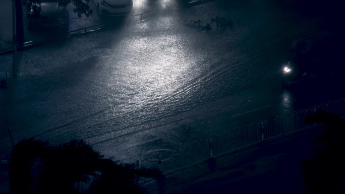 风雨骑行