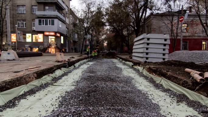 推土机在道路施工中的作用