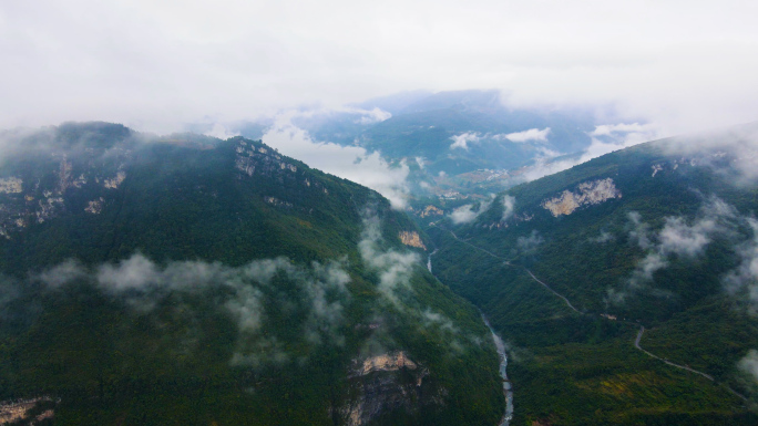 航拍山间云雾缭绕生态自然绿水青山大好河山