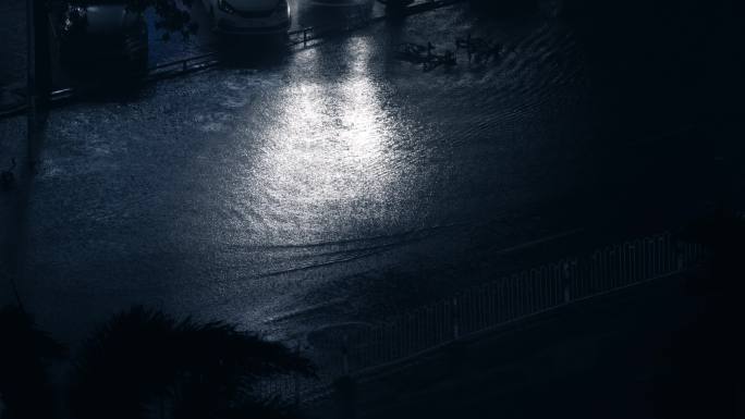 雨夜街景