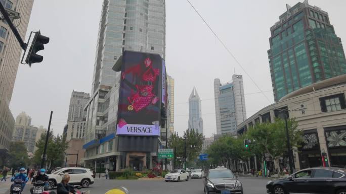 上海静安区街头交通大屏幕